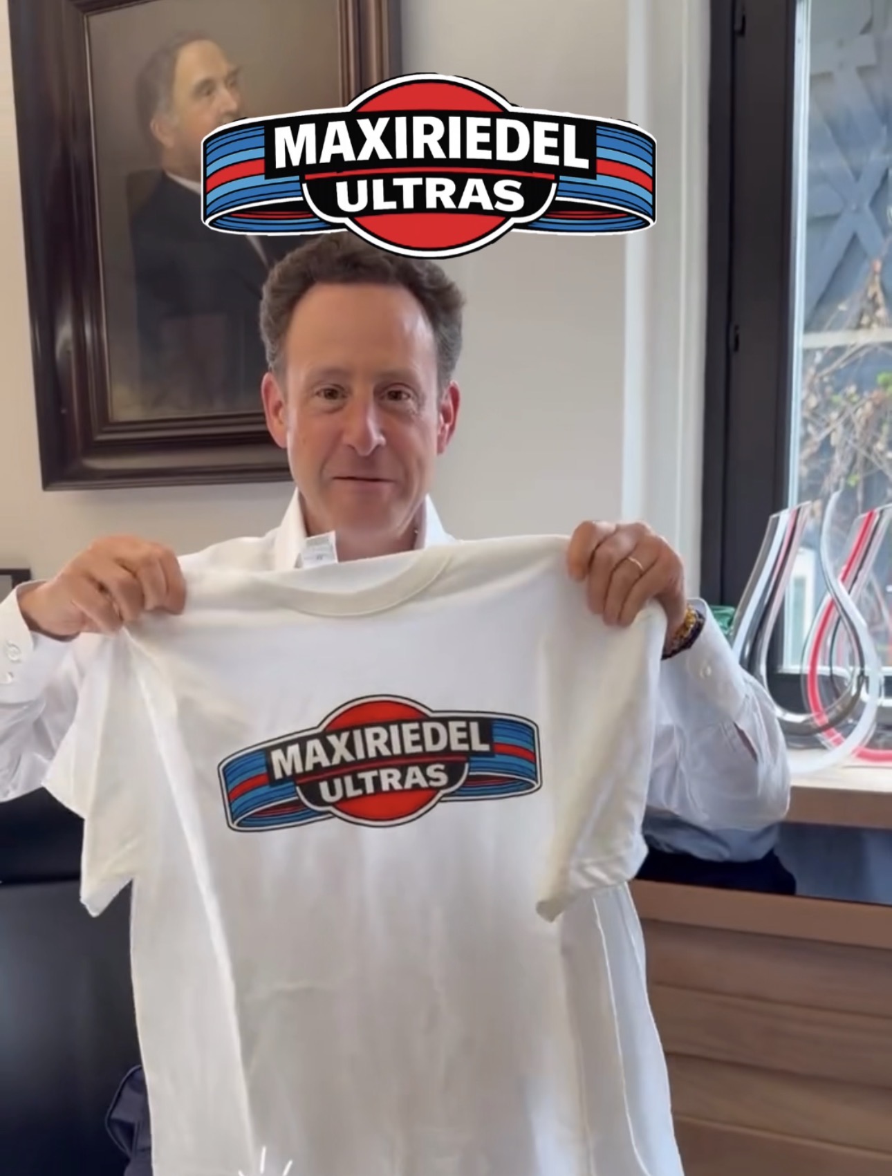 Maximilian Riedel holds the MaxiRiedelUltras T-shirt