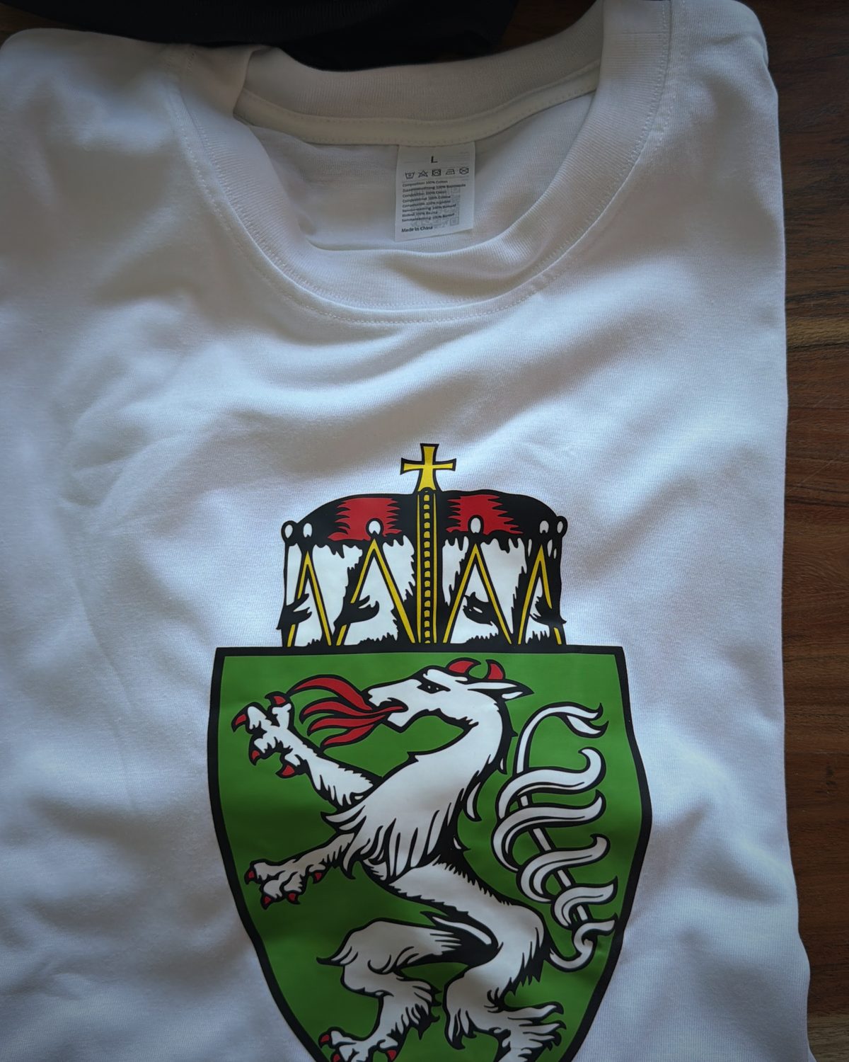 White cotton T-shirt with the Styrian panther crest print on the front