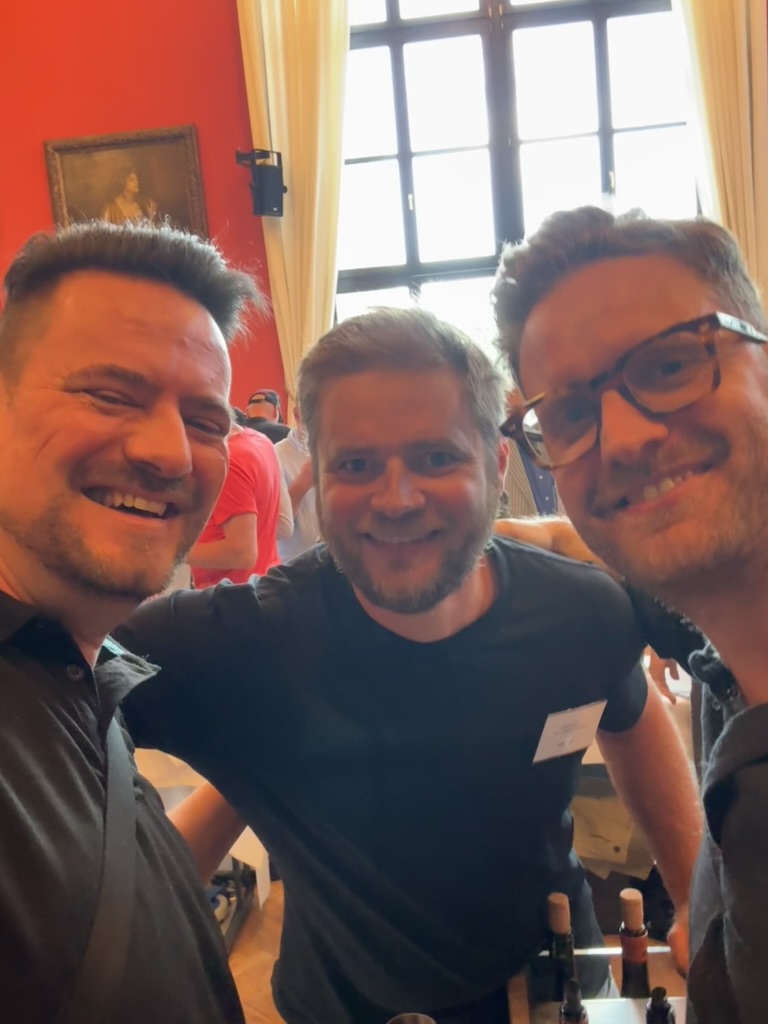 Herb, Johannes Gross and Tobi in a red salon