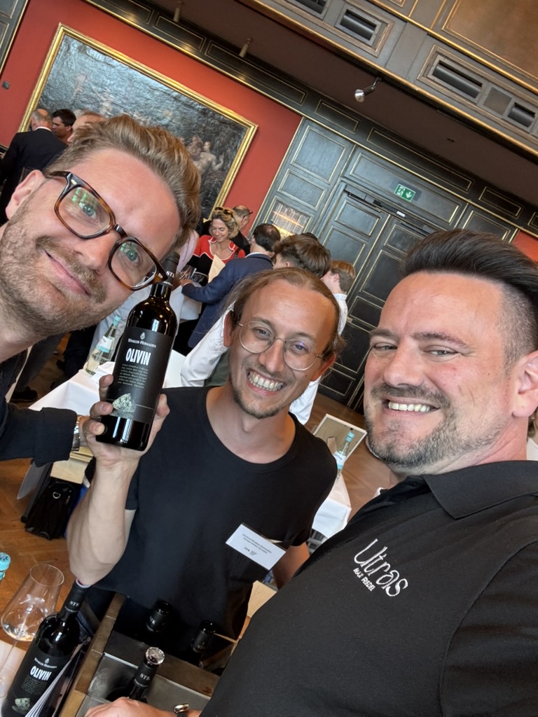 Tobi, Christof Winkler-Hermaden and Herb with a bottle of Olivin